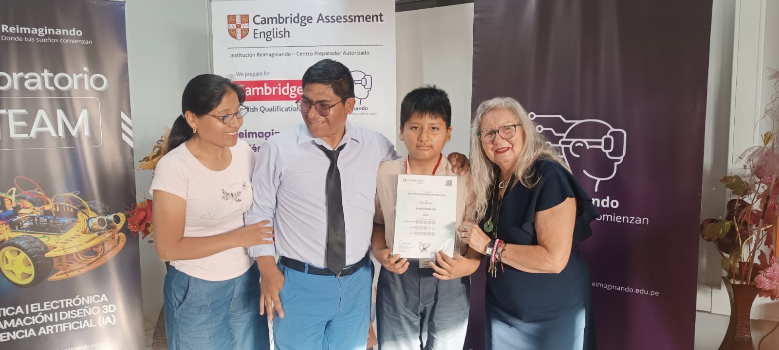 Estudiante de Reimaginando con certificacion Cambridge